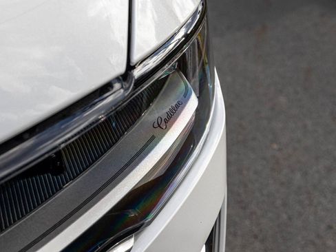 Used 2024 Cadillac Escalade Premium Luxury image 40