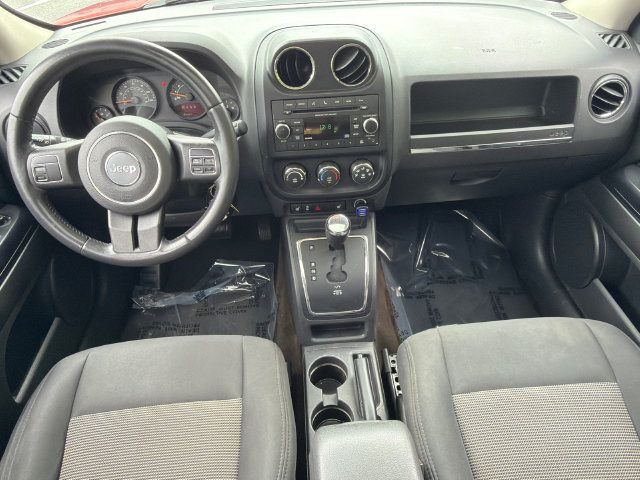 Used 2019 Jeep Cherokee Latitude Plus FWD image 23