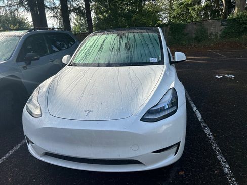 Used 2021 Tesla Model Y Long Range AWD/4WD image 2