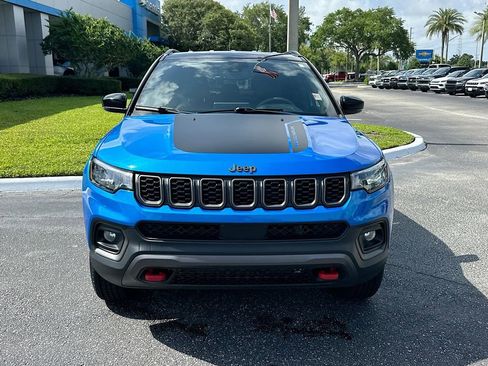 Used 2025 Jeep Compass Trailhawk AWD/4WD image 2