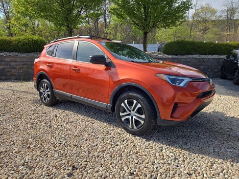 Used 2016 Toyota RAV4 LE AWD/4WD image 9