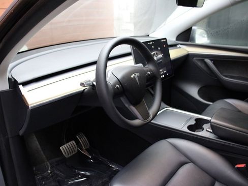 Used 2022 Tesla Model Y Performance image 40