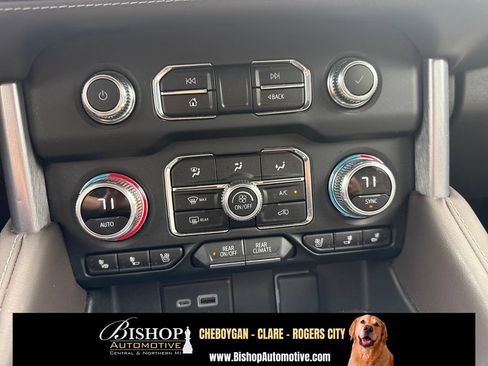 Used 2024 GMC Yukon SLT w/ SLT Luxury Package AWD/4WD image 27