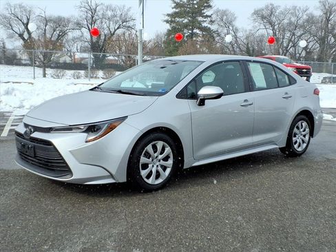 Certified 2025 Toyota Corolla LE image 9