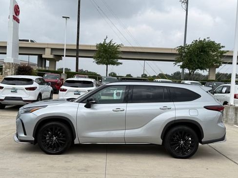 Used 2025 Toyota Highlander XSE AWD/4WD image 7