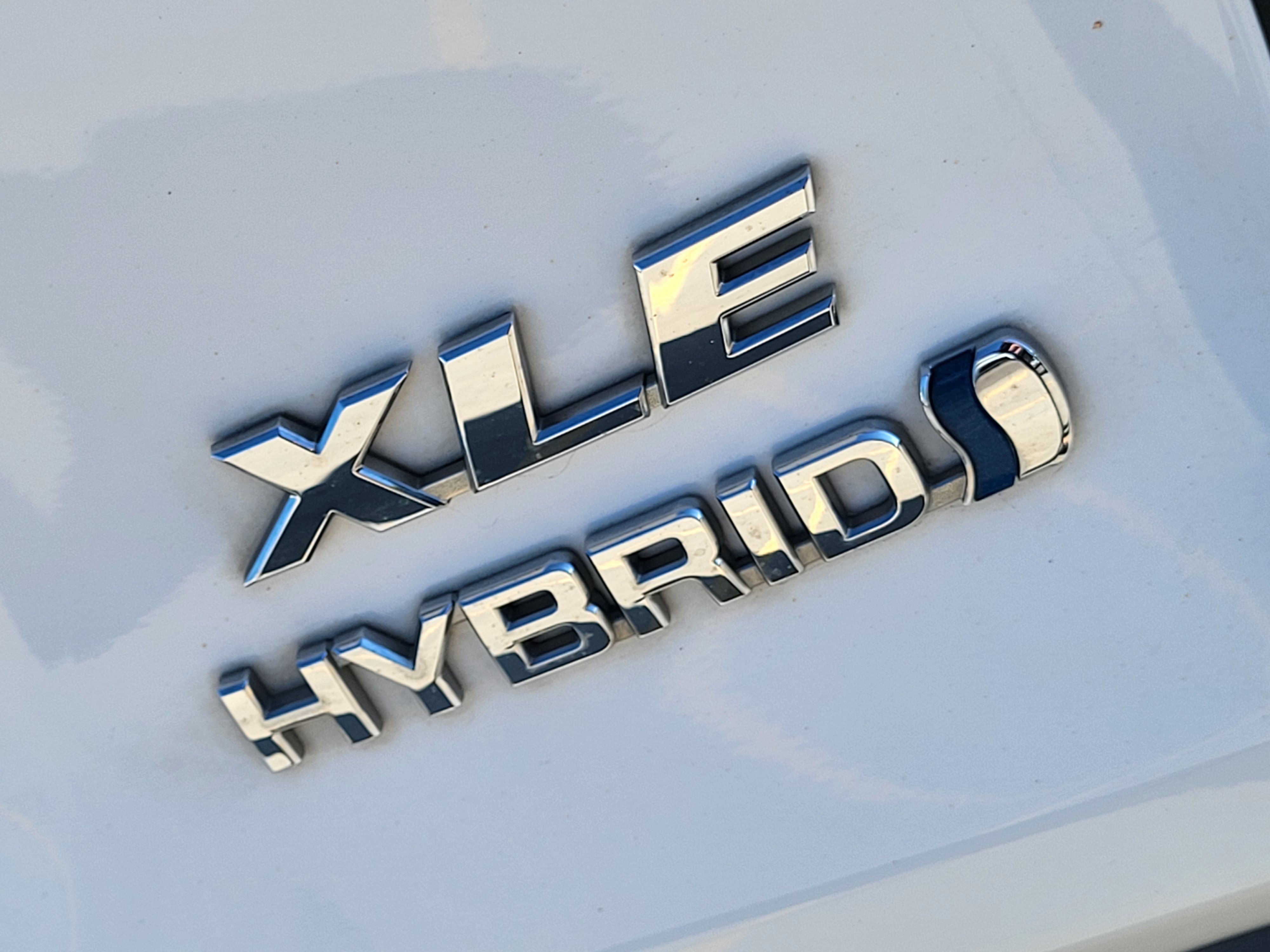 Used 2022 Toyota RAV4 XLE AWD/4WD image 9