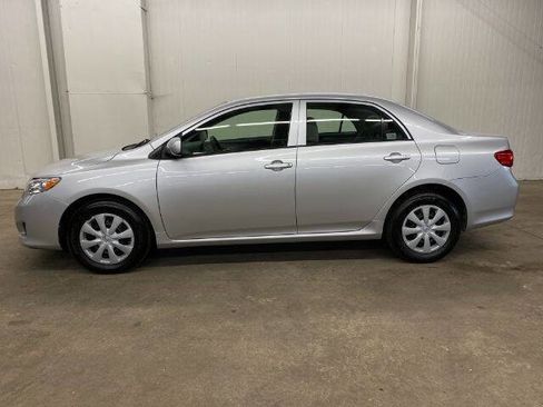 Used 2010 Toyota Corolla XLE image 2