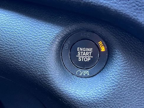 Used 2023 Jeep Cherokee Altitude Lux image 21