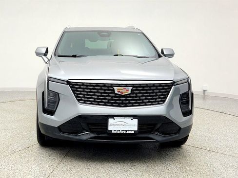 Used 2024 Cadillac XT4 Premium Luxury image 2