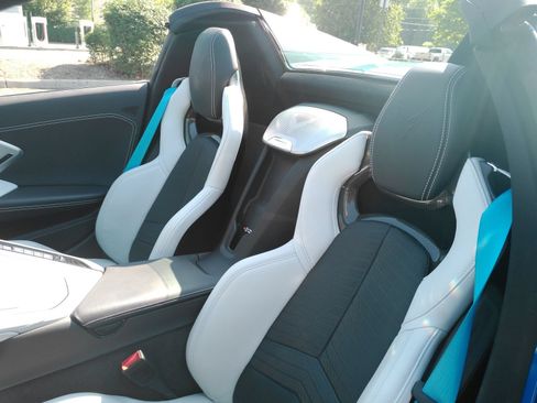 Used 2022 Chevrolet Corvette Stingray Preferred Conv w/ Z51 Performance Package RWD image 18