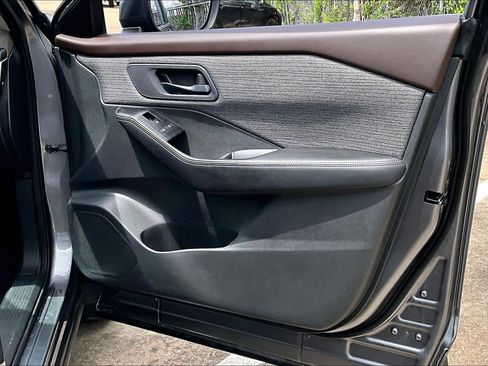 Used 2022 Nissan Rogue S image 21