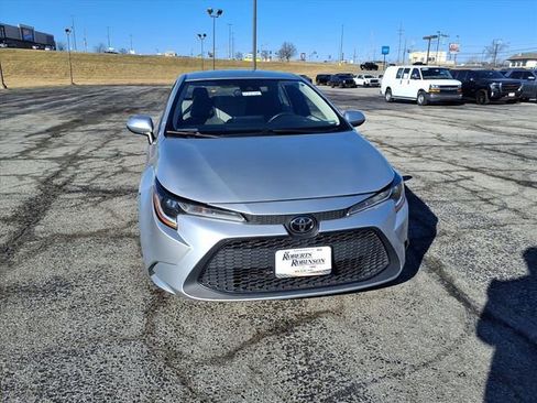 Used 2022 Toyota Corolla LE image 4