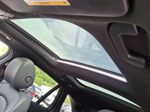 Used 2022 Mercedes-Benz GLC 300 4MATIC w/ Multimedia Package Lite image 11