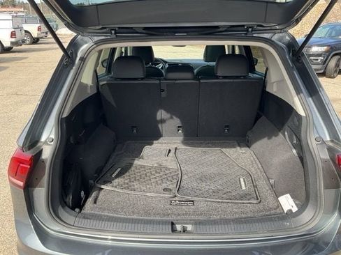 Used 2022 Volkswagen Tiguan SE AWD/4WD image 16