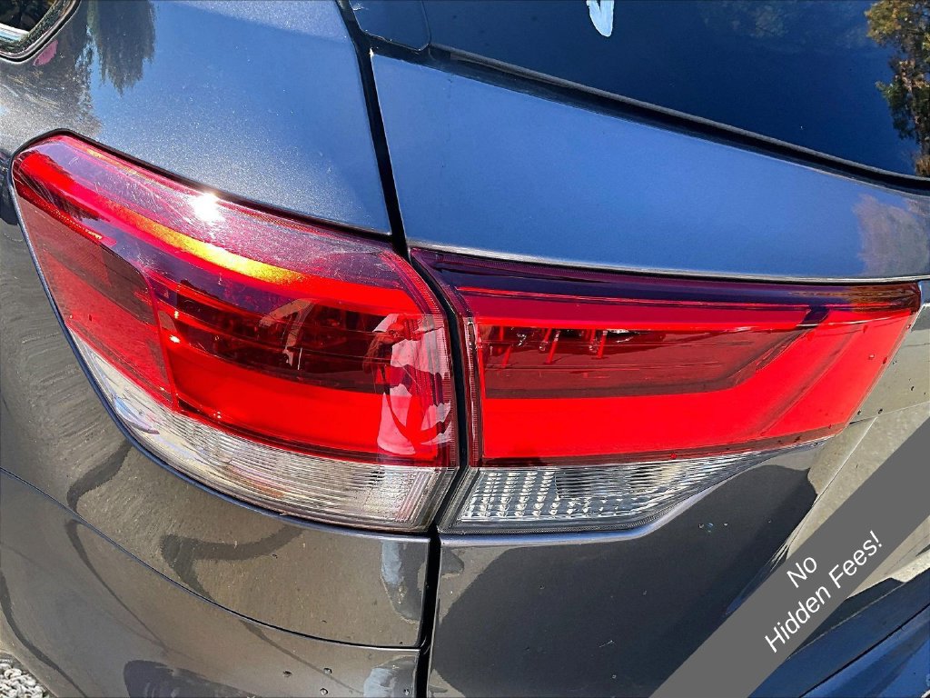 Used 2019 Toyota Highlander LE AWD/4WD image 22