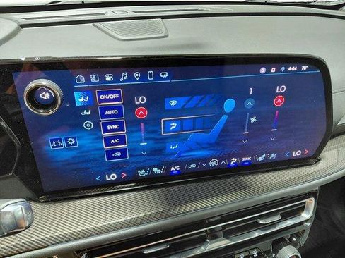 Used 2025 Chevrolet Traverse High Country w/ LPO, Floor Liner Package AWD/4WD image 64