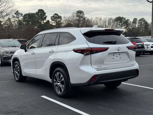 Used 2024 Toyota Highlander XLE image 24