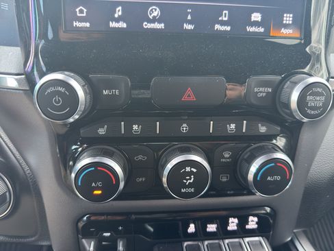 Used 2022 RAM 1500 Laramie AWD/4WD image 31