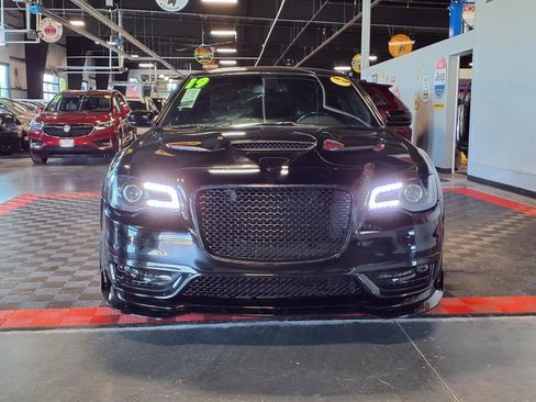 Used 2019 Chrysler 300 S AWD/4WD image 2