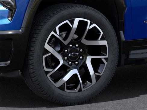 New 2025 Chevrolet Silverado EV RST image 9