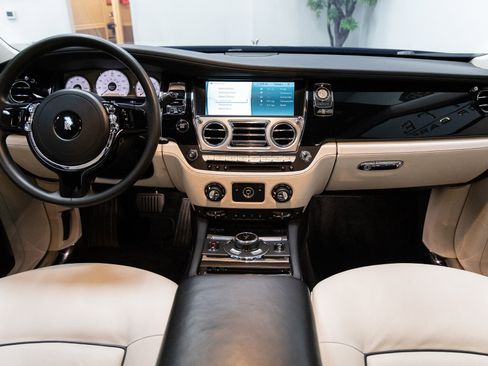 Used 2014 Rolls-Royce Ghost image 5