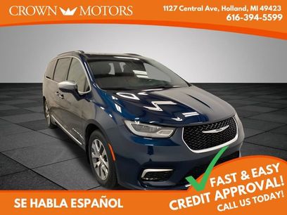 Used 2024 Chrysler Pacifica Pinnacle
