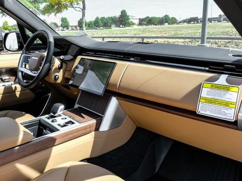 New 2027 Land Rover Range Rover Long Wheelbase SE AWD/4WD image 18