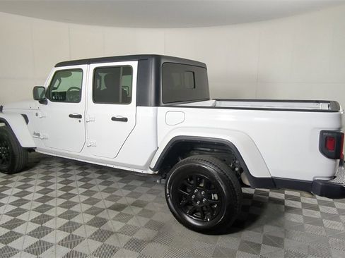 Certified 2023 Jeep Gladiator Overland image 7