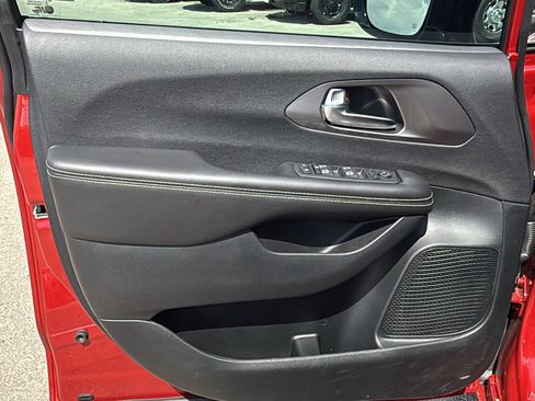New 2026 Chrysler Voyager LX FWD image 13