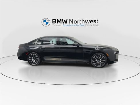 Used 2023 BMW 740i 740i w/ Parking Assistance Package image 5