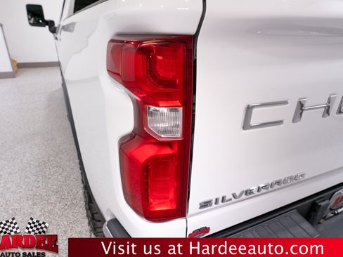 Used 2021 Chevrolet Silverado 2500 LTZ w/ LTZ Convenience Package image 9