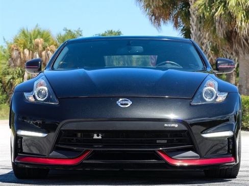 Used 2020 Nissan 370Z NISMO RWD image 2
