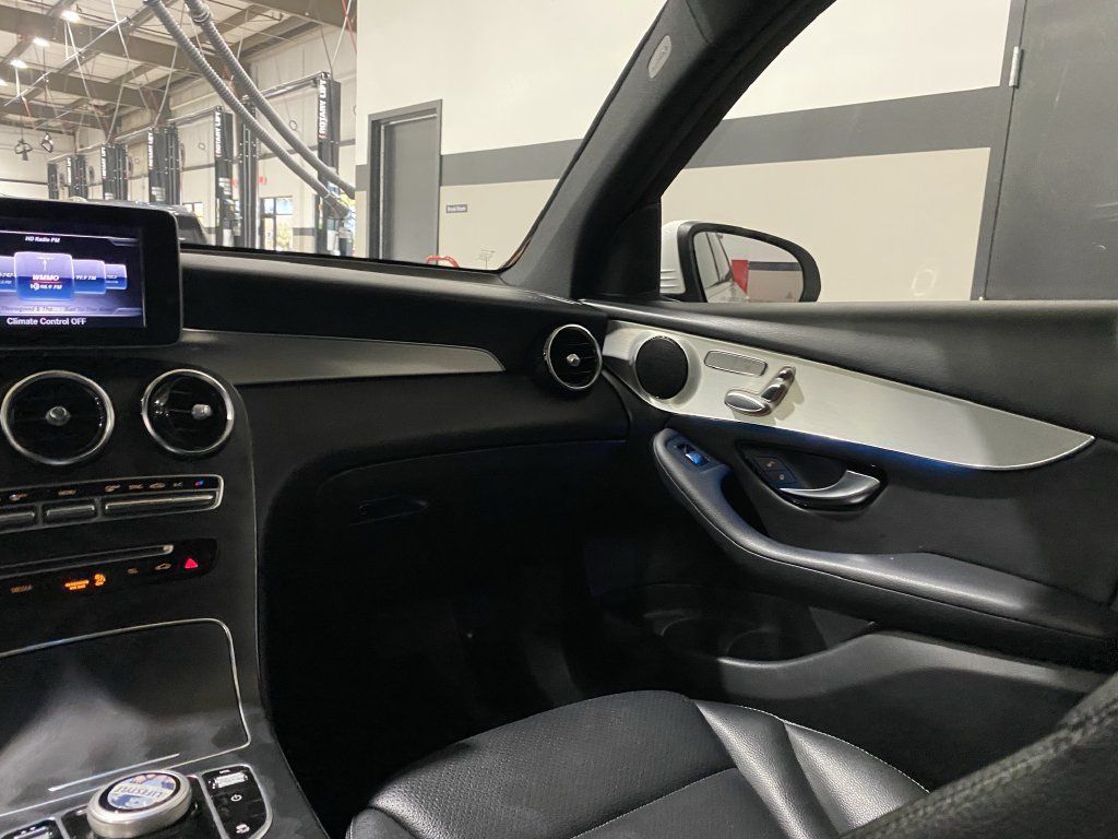 Used 2019 Mercedes-Benz GLC 300 image 4