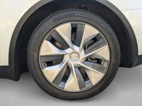 Used 2021 Tesla Model Y Long Range image 25