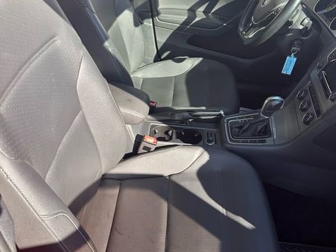 Used 2015 Volkswagen Golf TDI S image 9