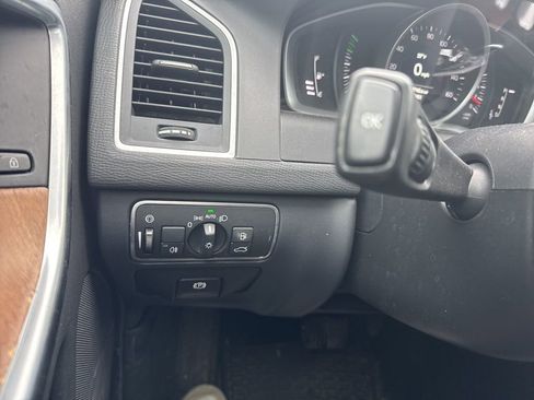 Used 2017 Volvo XC60 T5 Inscription image 22