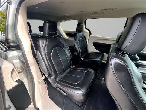 Used 2024 Chrysler Pacifica Touring-L FWD image 28
