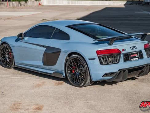 Used 2018 Audi R8 V10 w/ Premium Package image 9