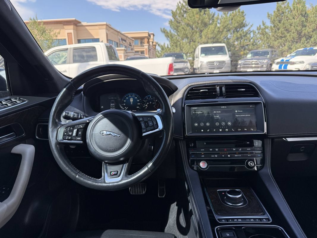 Used 2018 Jaguar F-PACE S AWD/4WD image 25