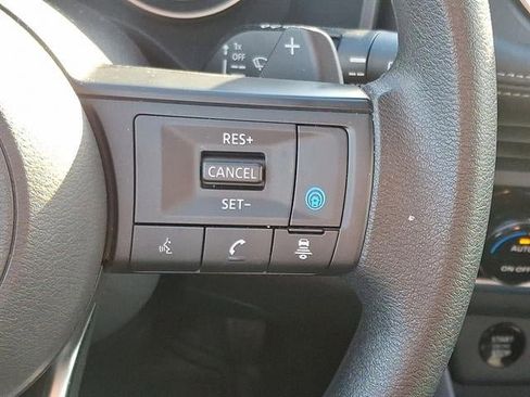 Used 2024 Nissan Rogue SV image 22