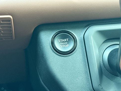 Used 2025 Land Rover Defender 110 AWD/4WD image 18