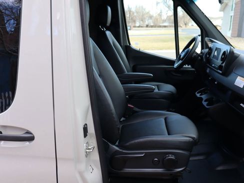 Used 2024 Mercedes-Benz Sprinter 2500 image 26