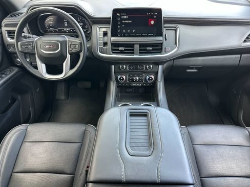 Used 2023 GMC Yukon XL SLT AWD/4WD image 3