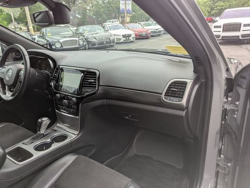 Used 2020 Jeep Grand Cherokee Altitude AWD/4WD image 34