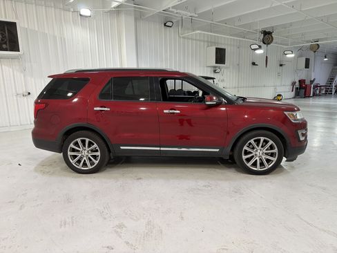 Used 2017 Ford Explorer Limited image 6