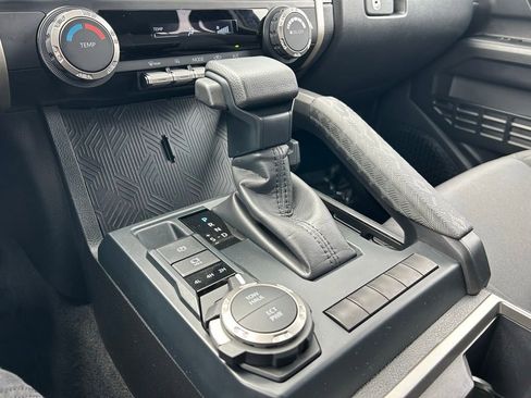 Certified 2025 Toyota Tacoma SR5 AWD/4WD image 18