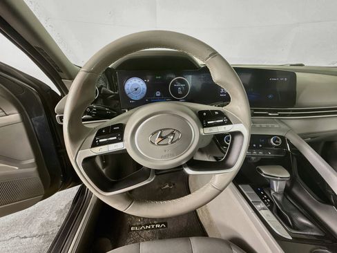 Used 2023 Hyundai Elantra SEL w/ Convenience Package FWD image 11