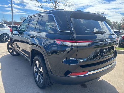Used 2022 Jeep Grand Cherokee Limited 4xe w/ Luxury Tech Group II AWD/4WD image 4