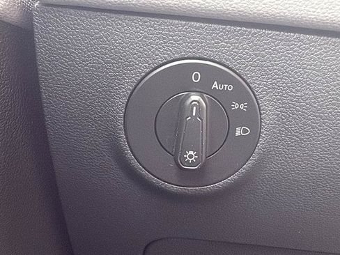 Certified 2024 Volkswagen Taos SE FWD image 23