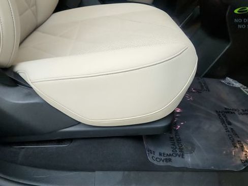 Used 2024 BMW iX xDrive50 w/ Sport Package AWD/4WD image 37